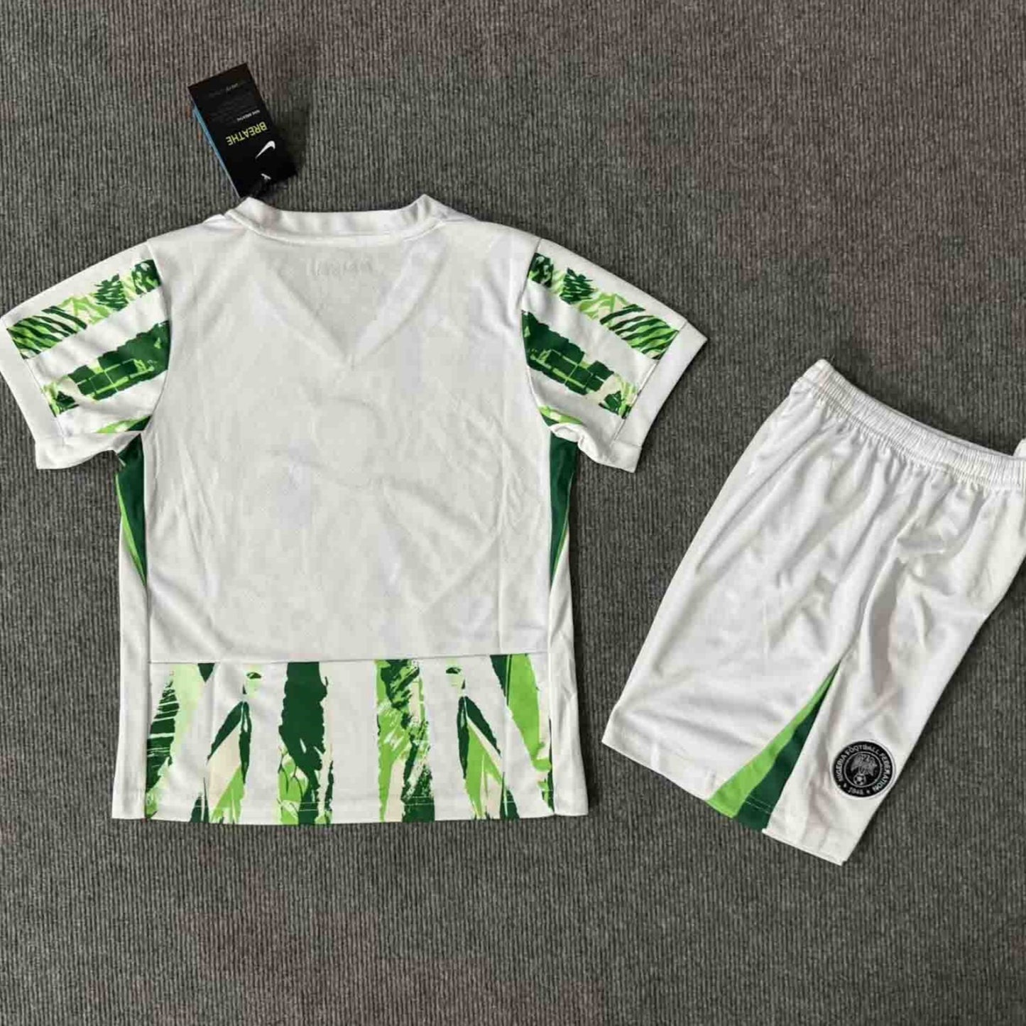 Equipamento Criança Nigéria Principal 2026