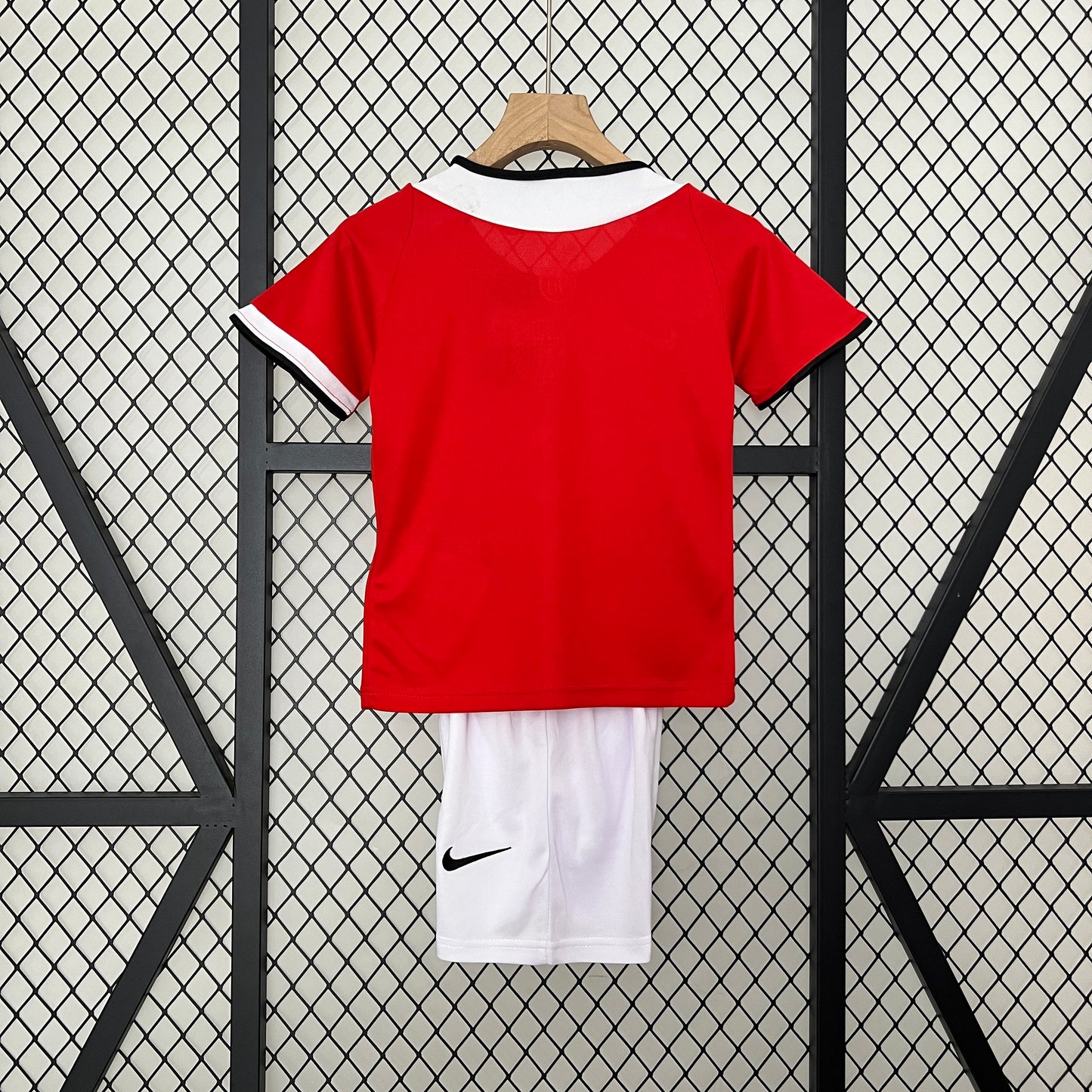 Equipamento Criança Retro Manchester United F.C. Principal 05/06