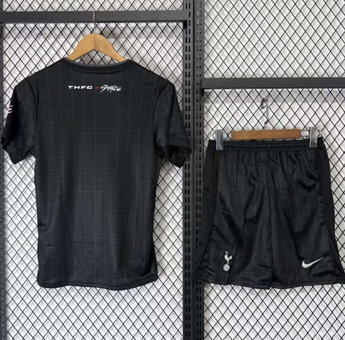 Equipamento Criança Tottenham X StrayKids 25/26