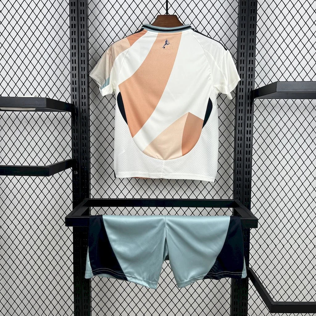 Equipamento Criança Espanha Alternativo 2026