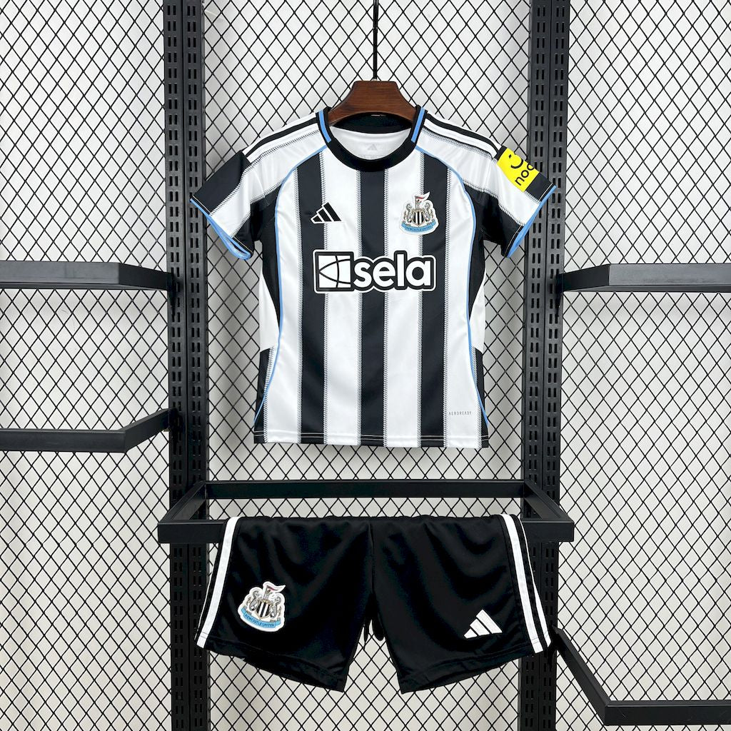 Equipamento Criança Newcastle United Principal 25/26