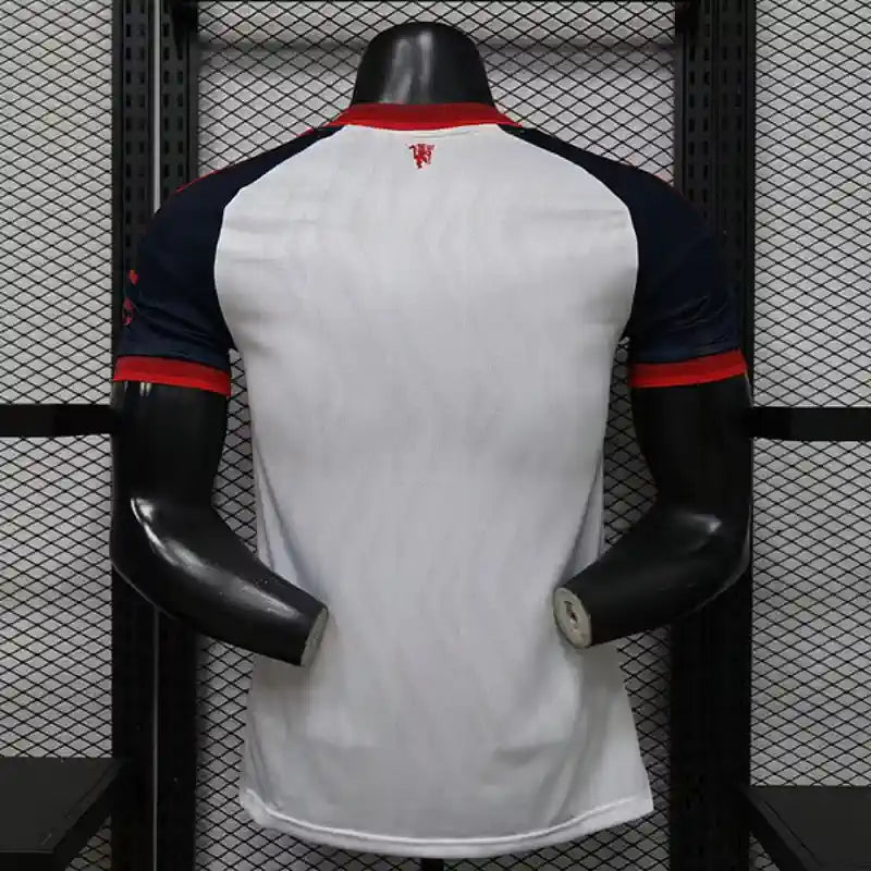 Camisola Manchester United F.C. Casual Retro 26/27 - Versão Jogador