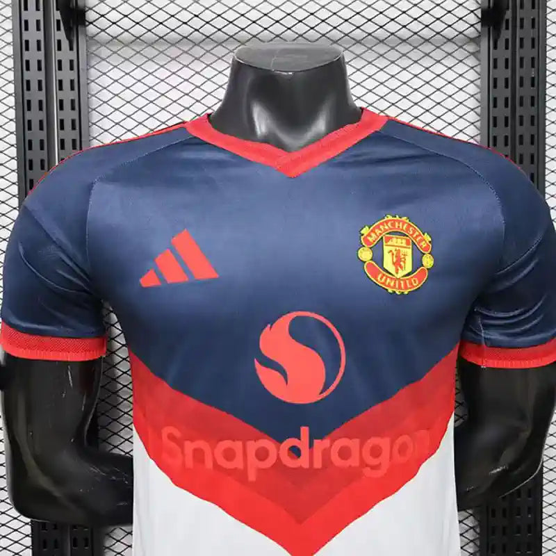 Camisola Manchester United F.C. Casual Retro 26/27 - Versão Jogador
