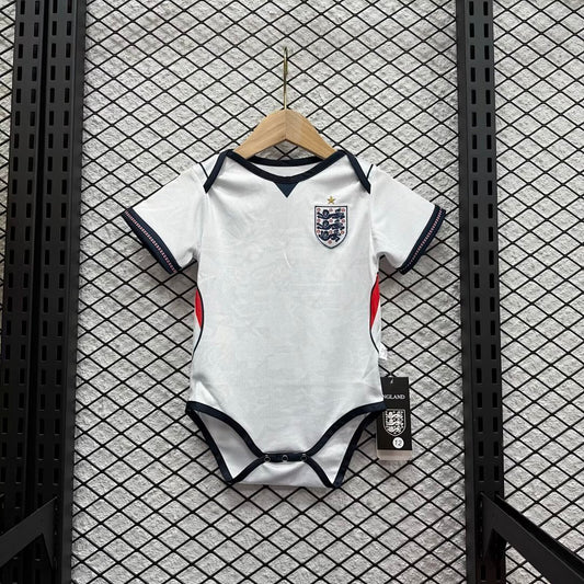 Equipamento principal Bebé Inglaterra 2026