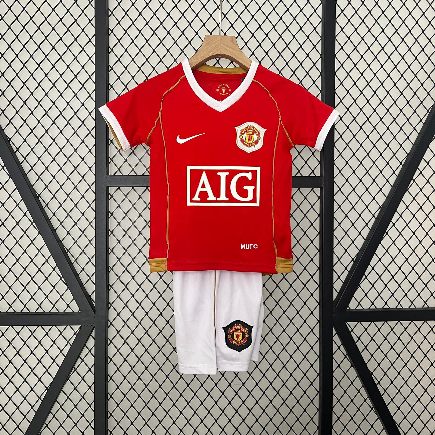 Equipamento Criança Retro Manchester United F.C. Principal 06/07