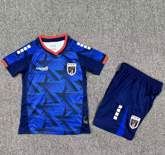 Equipamento Criança Cabo Verde Principal 2026