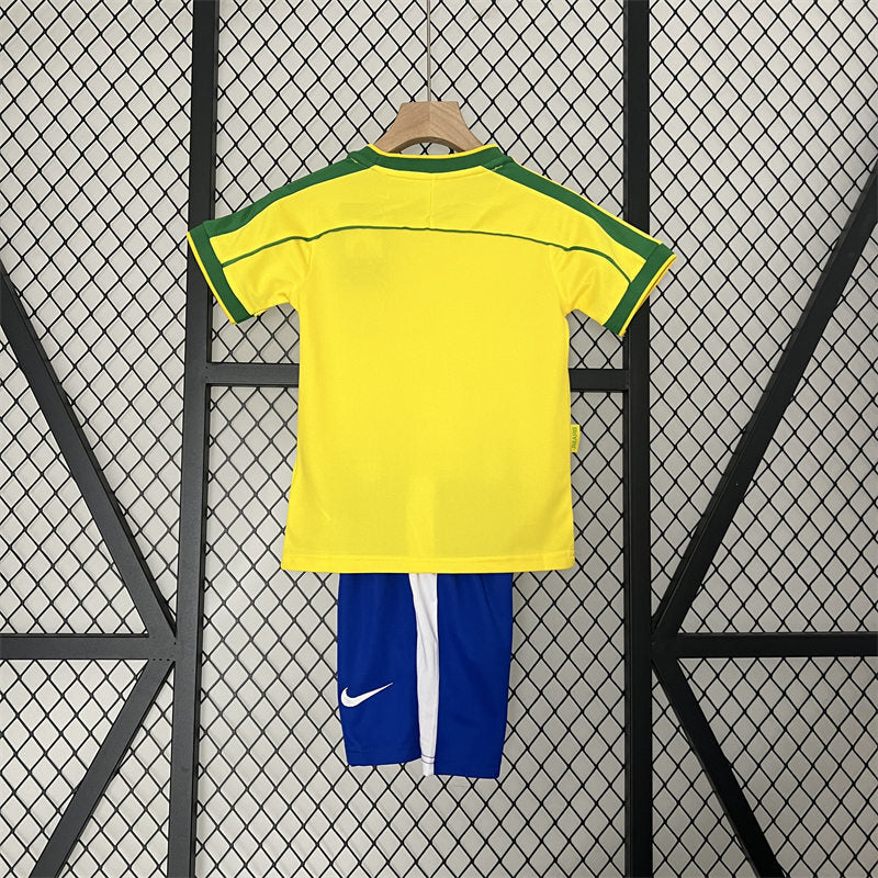 Retro Brasil Equipamento Criança Principal 1998