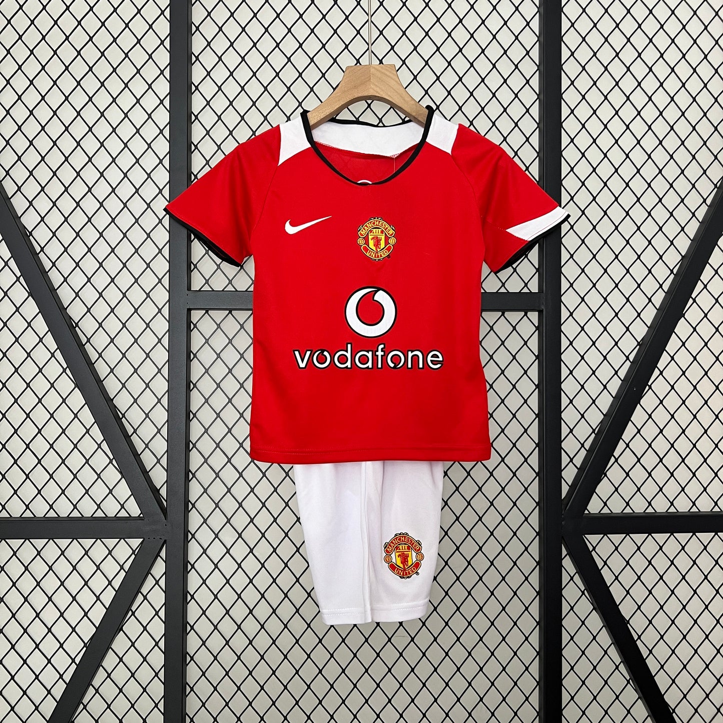 Equipamento Criança Retro Manchester United F.C. Principal 05/06