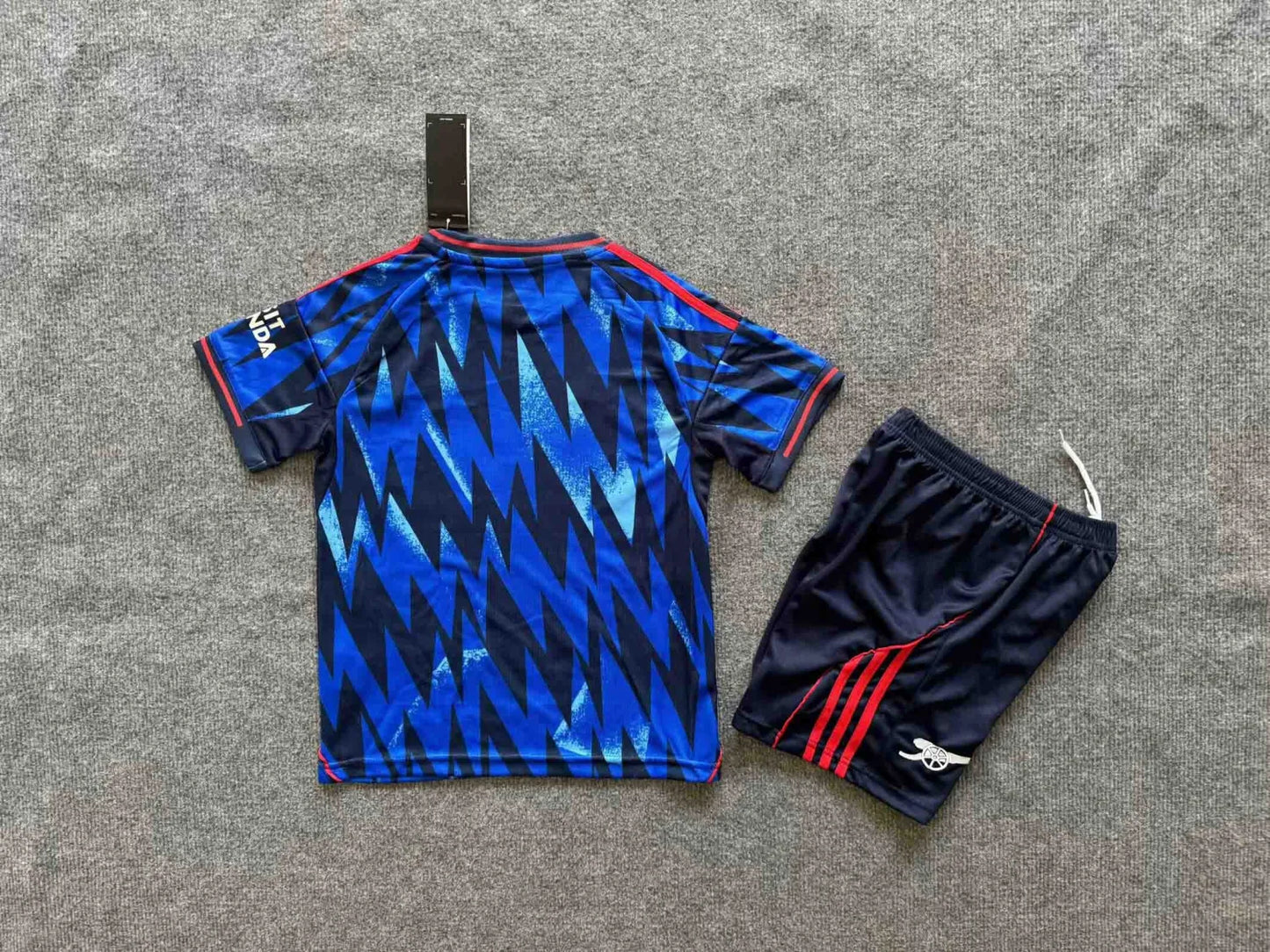 Equipamento Criança Arsenal Alternativo 25/26