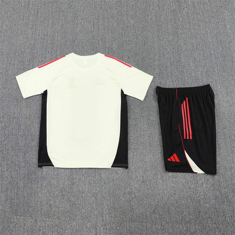 Equipamento Adulto Liverpool Treino 25/26